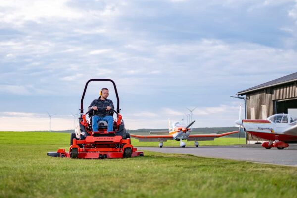 Ariens SUMMIT PRO 572 72" Zero-Turn Mower - Image 5