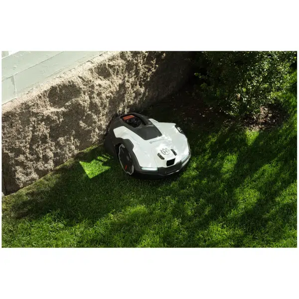 Husqvarna Automower® 405VE NERA 900m² Robotic Lawnmower