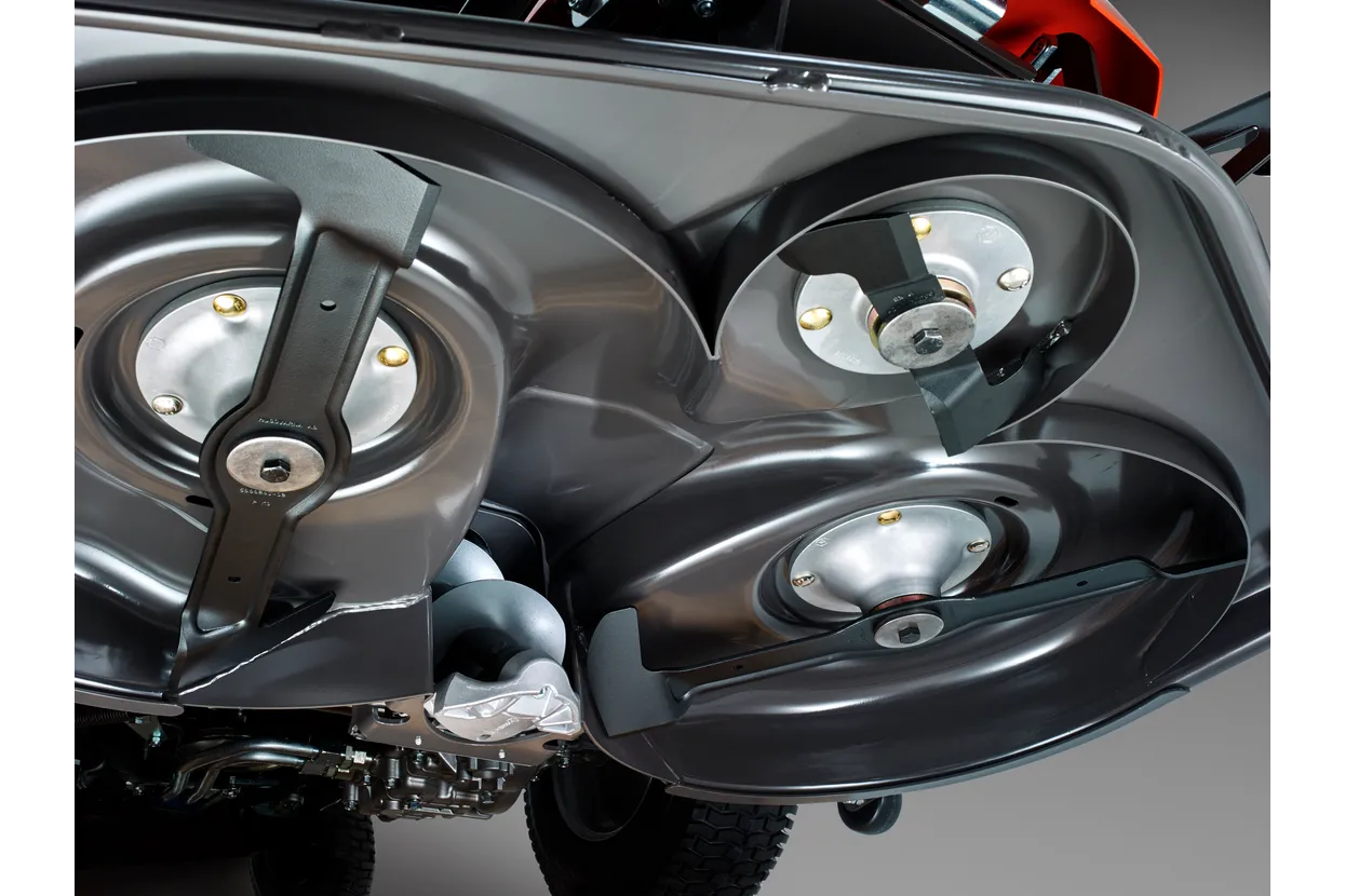 h320-0696-1.webp Husqvarna RC300 CombiClip® 112 44" Cutting Deck - Image 1