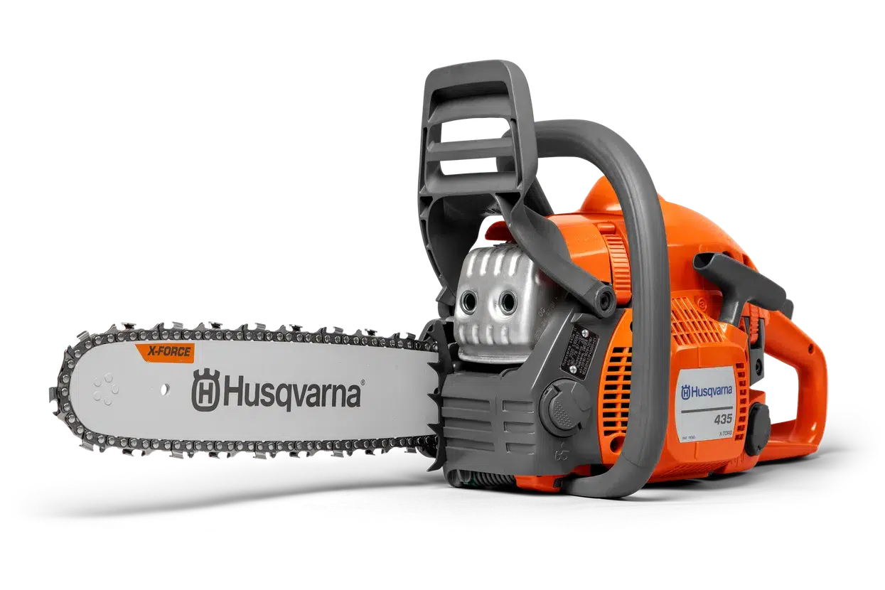 ws-893491.webp Husqvarna 435 II. Side view of a chainsaw with X-Torq engine technology.